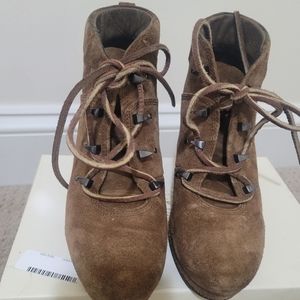 Ankle wedges boots via spiga brown